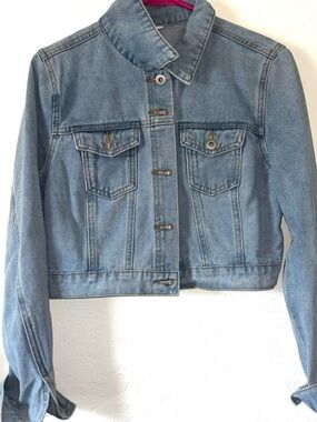 NWT Women’s Light Wash Cropped Denim Jacket Small 100% Cotton Button Front